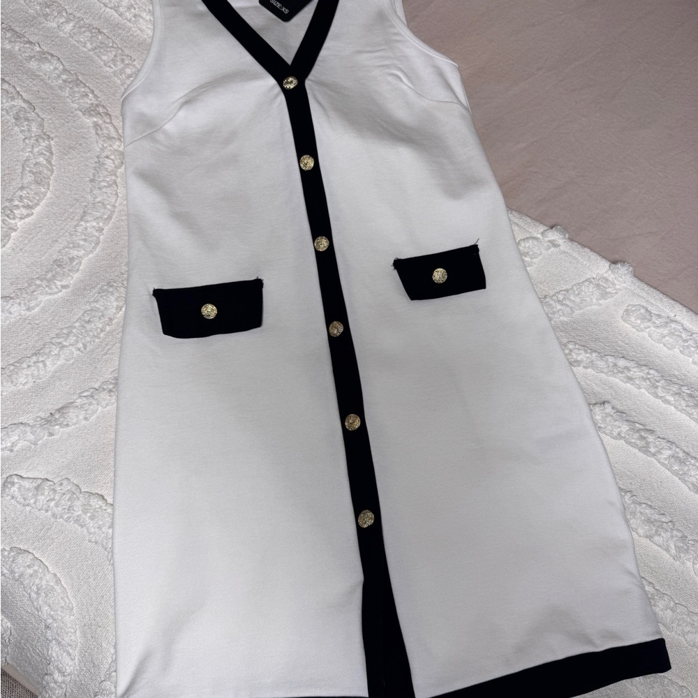 Sleeveless White and Black “Cardigan Style” Dress Sz XS/S